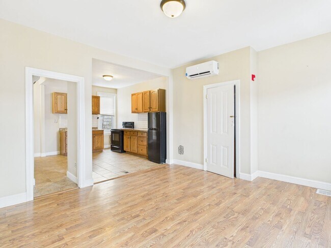 Building Photo - 2914 W Girard Ave