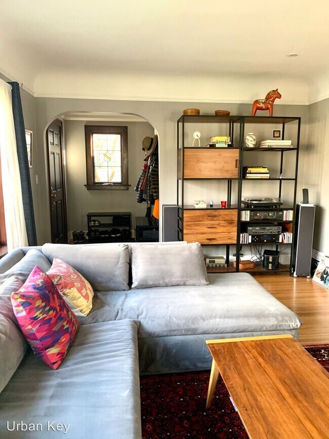 Foto del edificio - 3 br, 2 bath House - 3459 41st Ave SW