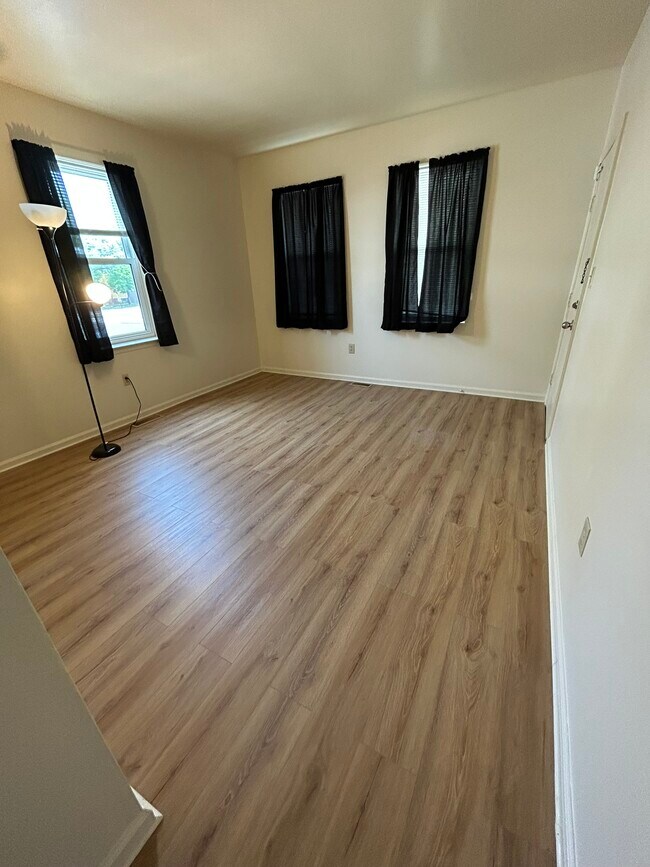 Living room - 25 Hall St