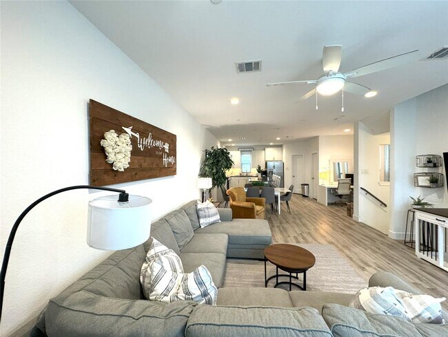 Building Photo - 385 N Centro Cir