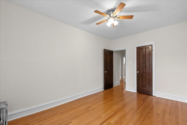 Foto del edificio - Large One Bedroom in Andersonville