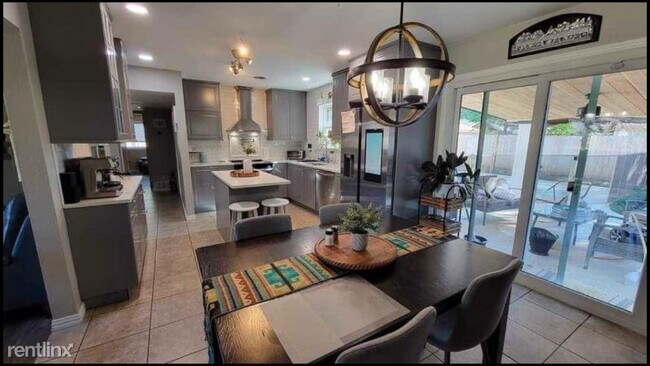 Building Photo - 4 br, 2 bath House - 2602 Hollywood Dr