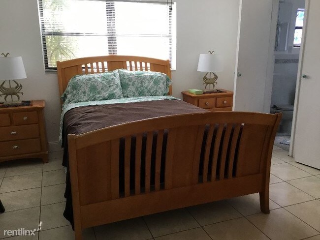Foto del edificio - 1 br, 1 bath Apartment - 11500 NE13 Avenue
