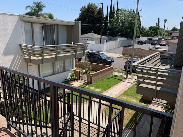 Viene con un balcón. - 841 N Orange St