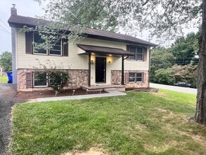 Building Photo - 105 Flagg Ct