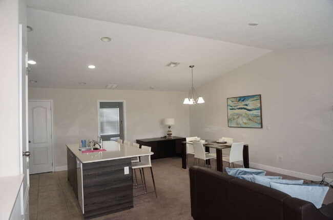 Building Photo - Charming 2-Bed, 2-Bath Townhouse Retreat i...