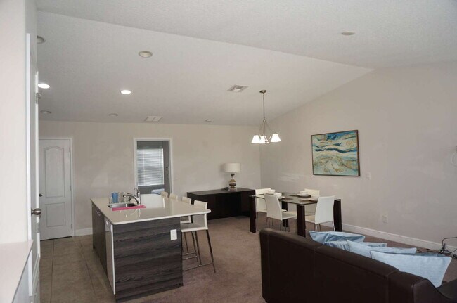 Foto del edificio - Charming 2-Bed, 2-Bath Townhouse Retreat i...