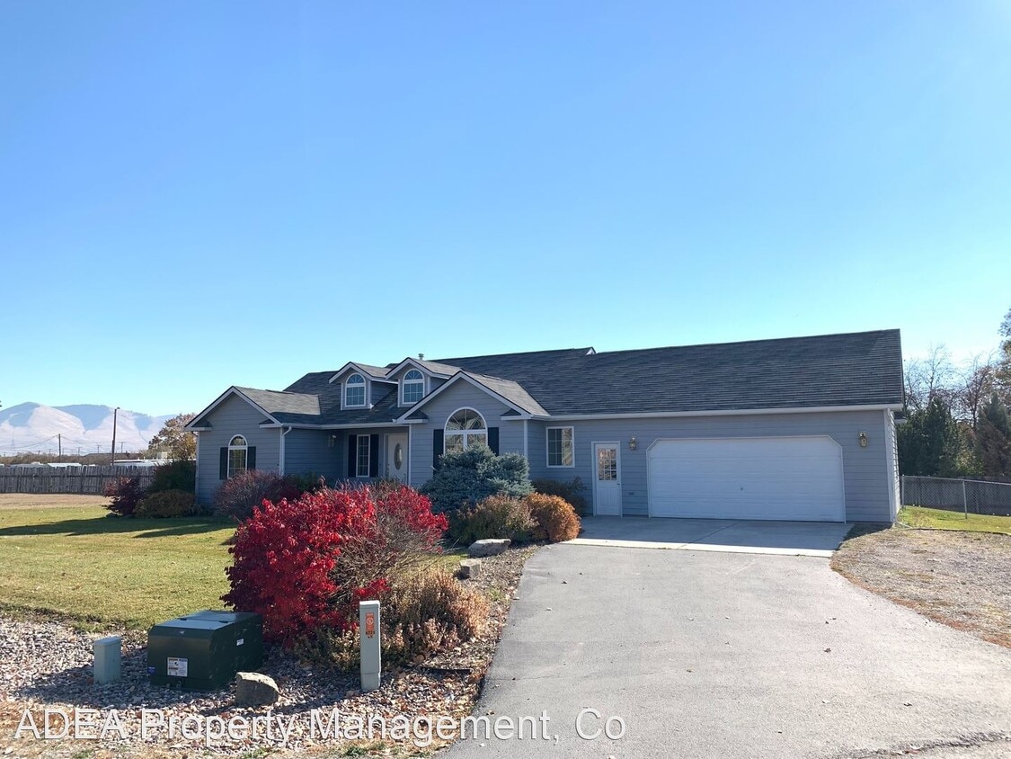 Primary Photo - 4 br, 3 bath House - 4721 Lois Lane