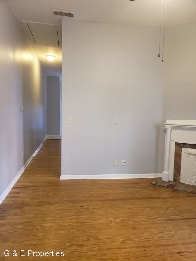 Building Photo - 2 br, 1 bath Apartment - 1052 Dickson