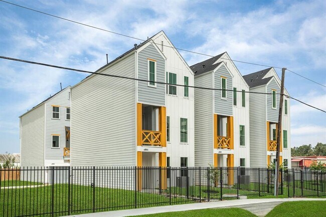 Foto del edificio - 3903 Pinemont Dr