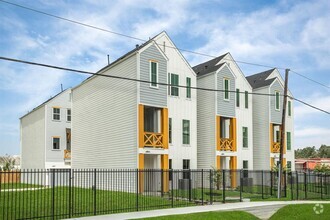 Building Photo - 3903 Pinemont Dr