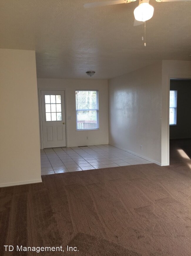 Building Photo - 2 br, 1 bath House - 405 Redbud Ln