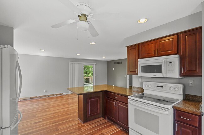 Building Photo - BEAUTIFUL 768 square foot single family ho...