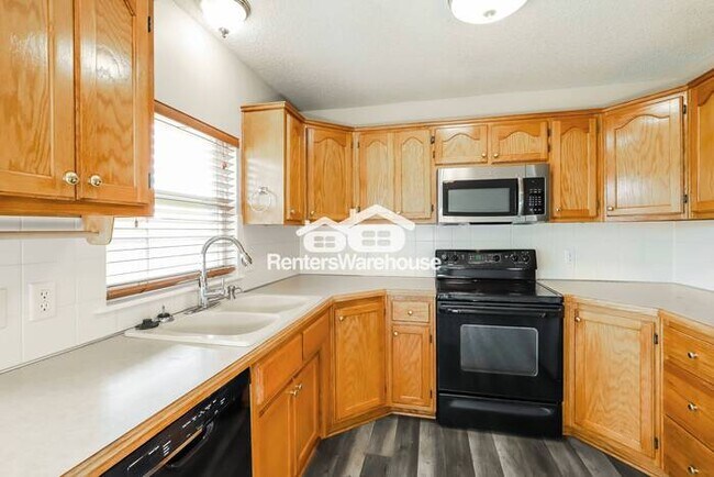 Building Photo - 3 Bed 2.5 Bath In KC North! Available NOW!!