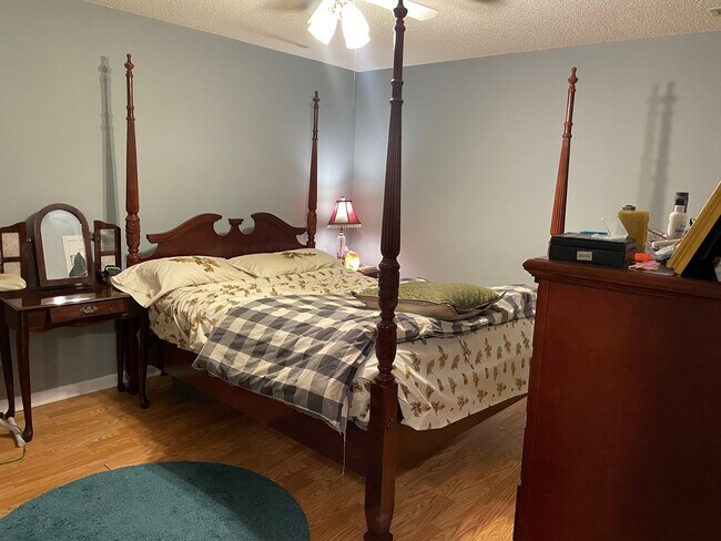 Foto del edificio - 3 BED, 2 BATH FULLY FURNISHED HOME! $1,600...