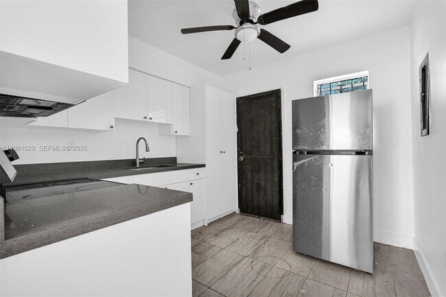 Building Photo - 14600 NE 14th Ave