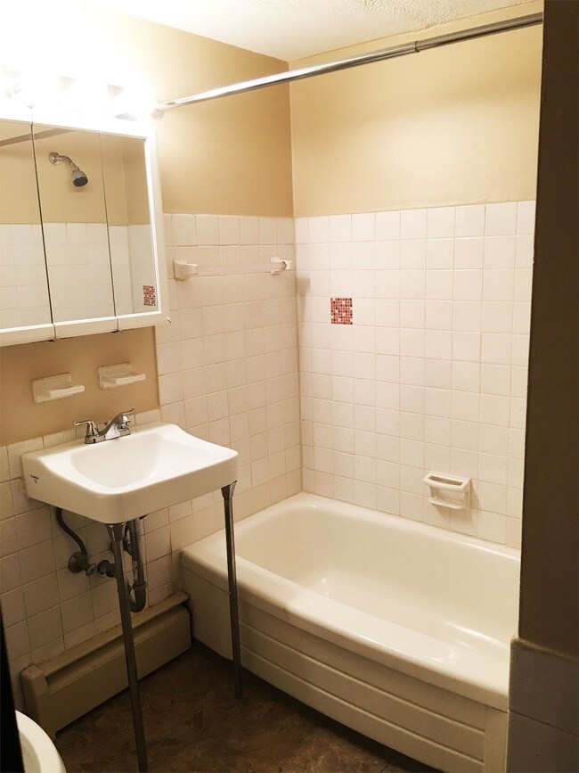 1380 Clarence Ave Unit 12 Lakewood Oh 44107 Apartment For Building Photo 1380 Clarence Ave