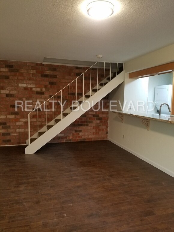 Building Photo - 5091 Tahiti Way