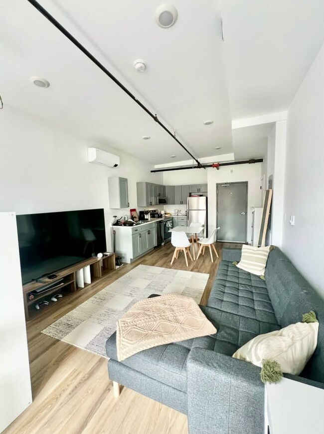 Building Photo - Newly Renovated Studio Apartment Available...