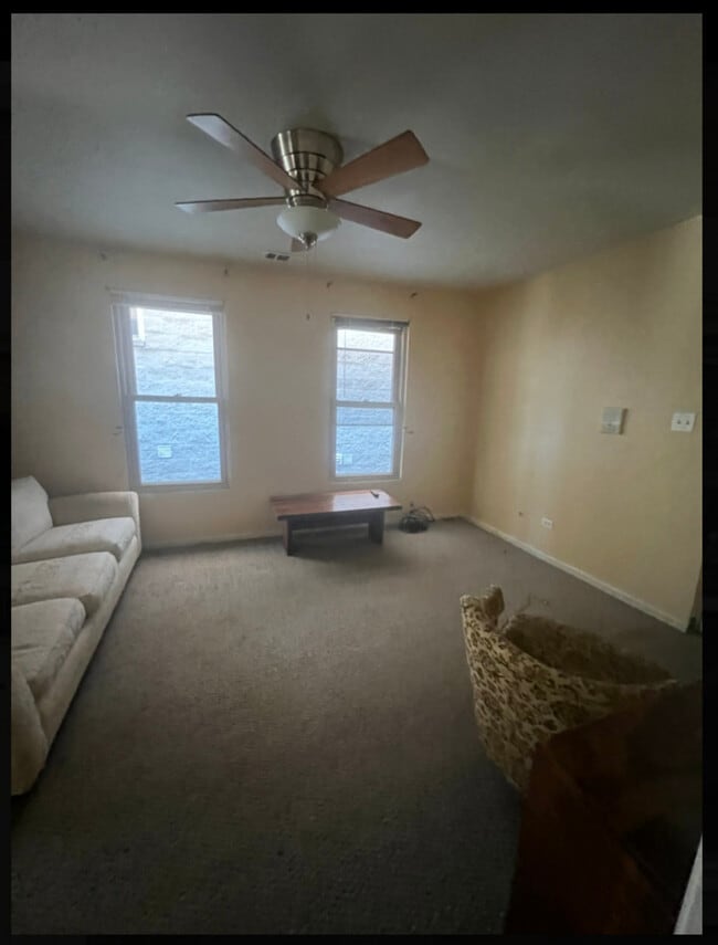 Foto del edificio - 821 N Hermitage Ave