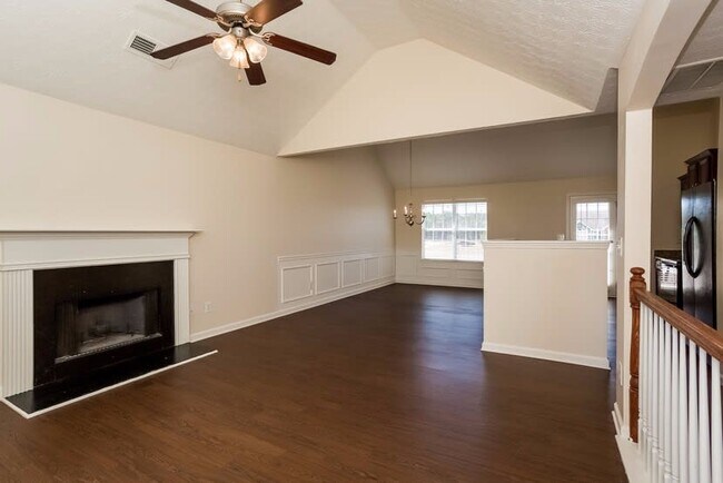 Foto del edificio - 449 Lake Ridge Ln