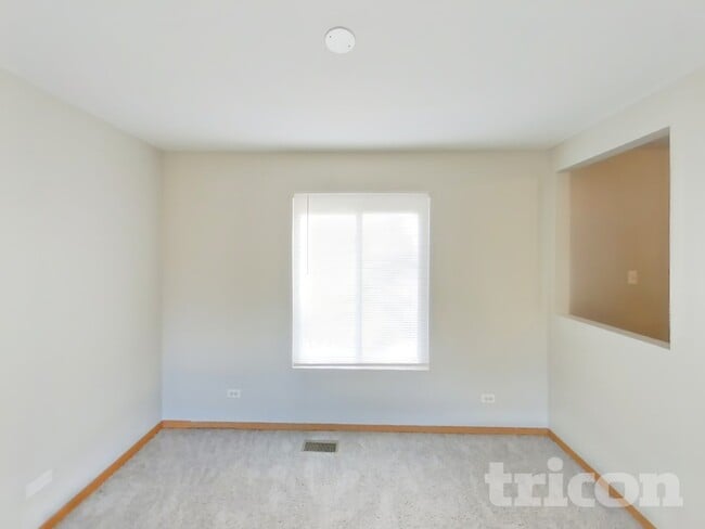 Building Photo - 1331 Fairfield Ct