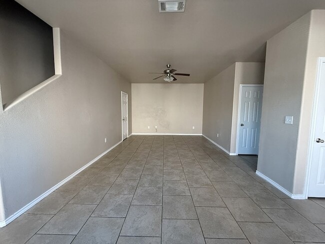 Building Photo - 704 E College St