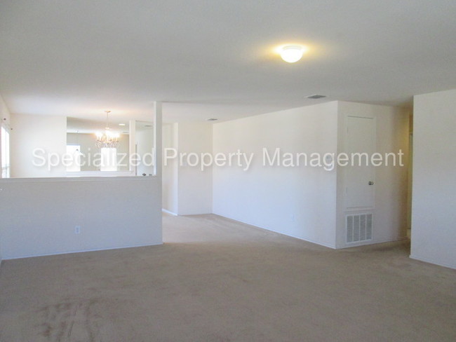 Building Photo - 9001 Old Clydesdale Dr