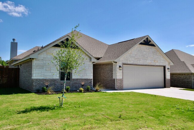 Building Photo - Brand new home on FW Side of Town