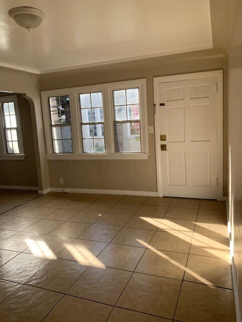 Building Photo - 8150 Beechwood Ave