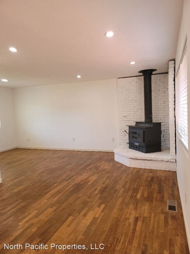 Foto del edificio - 3 br, 2 bath House - 6561 21st Avenue SW