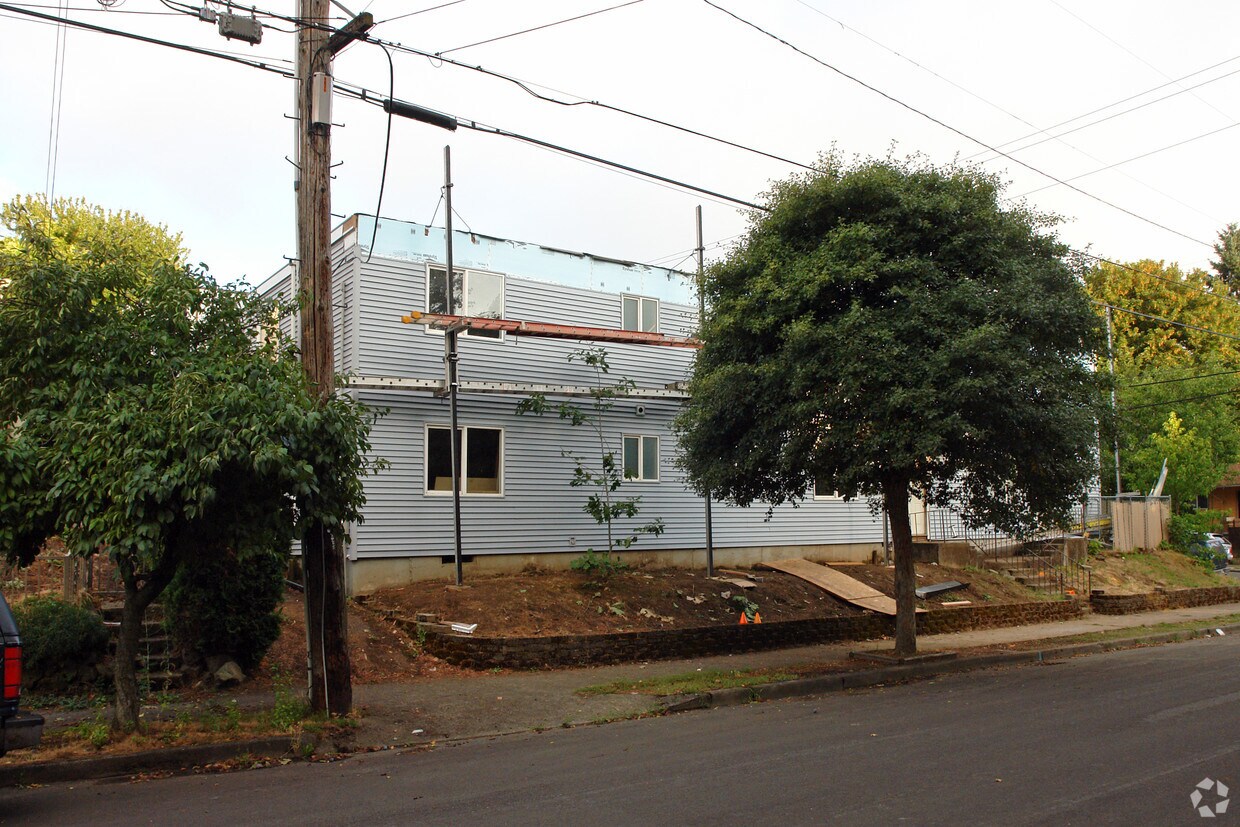 Foto del edificio - 1346 SE Center St