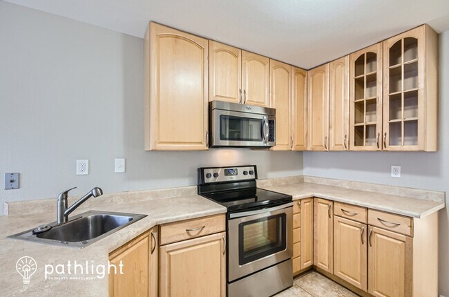 Foto del edificio - 5008 South Kenneth Place