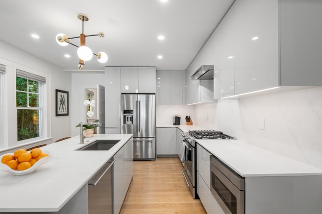 Building Photo - 413 8th St NE