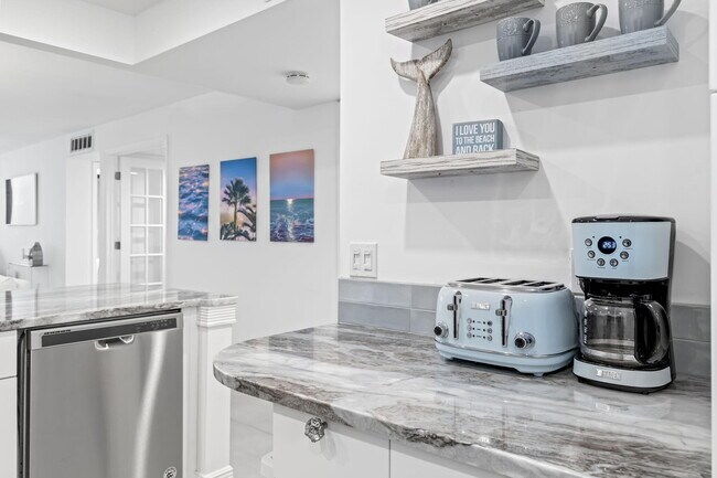Building Photo - 9940 S Ocean Dr