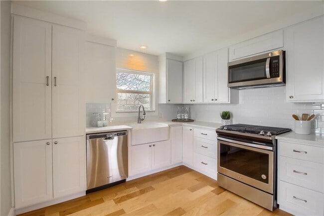 Building Photo - 1805 Rhodes Rd