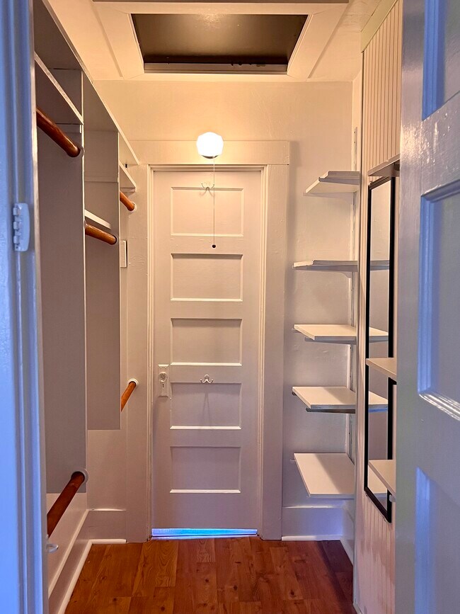 Foto del edificio - 2137 Beebee St