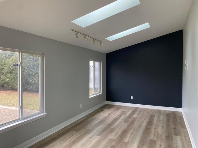 Foto del edificio - 21226 Chastworth Ln