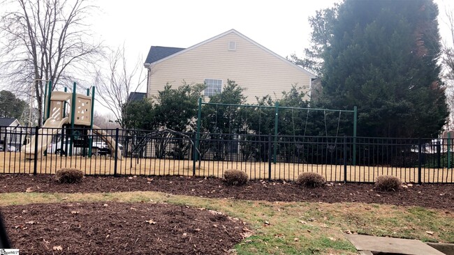 Building Photo - 418 Rolling Pines Ln