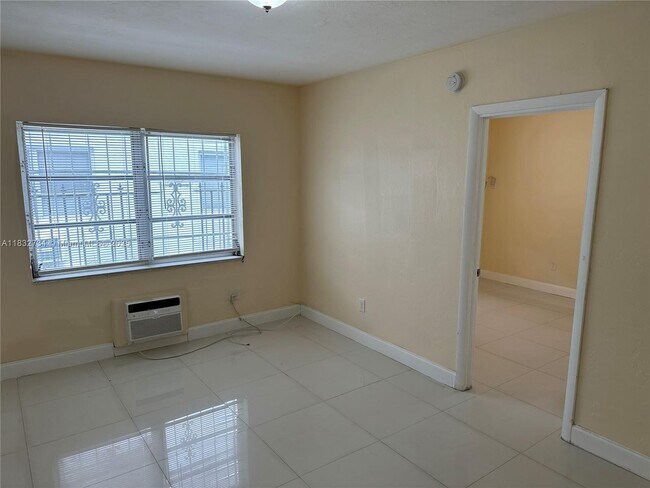 Foto del edificio - 2369 NE 172nd St