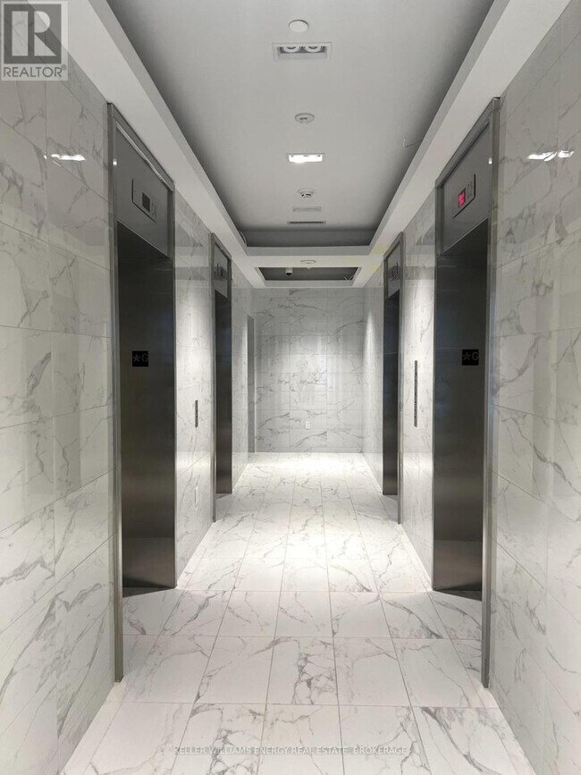 Photo du bâtiment - 230-1230 Simcoe St
