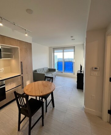 Photo du bâtiment - 5058 Joyce St