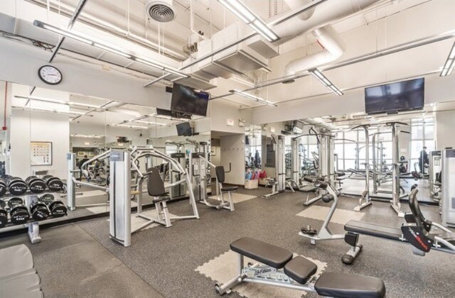Foto del edificio - 655w Irving Park Rd