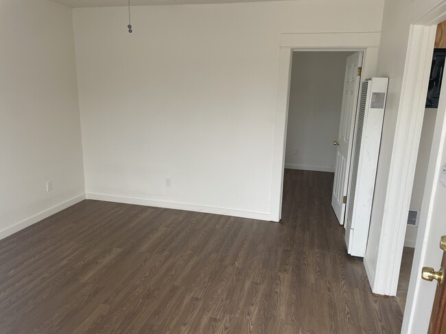 Foto del edificio - 9353 Walnut St