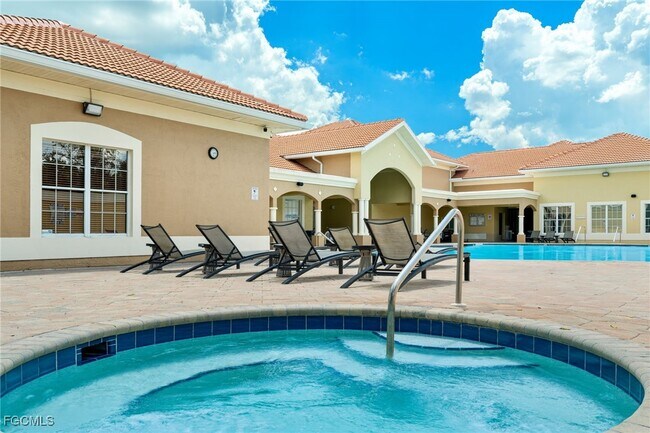 Foto del edificio - 9025 Colby Dr