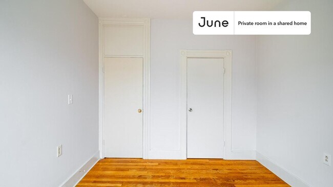 Foto del edificio - Private bedroom in 4 bed/1 bath Home