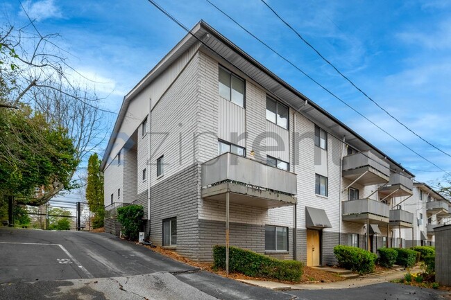 Building Photo - Unit 206