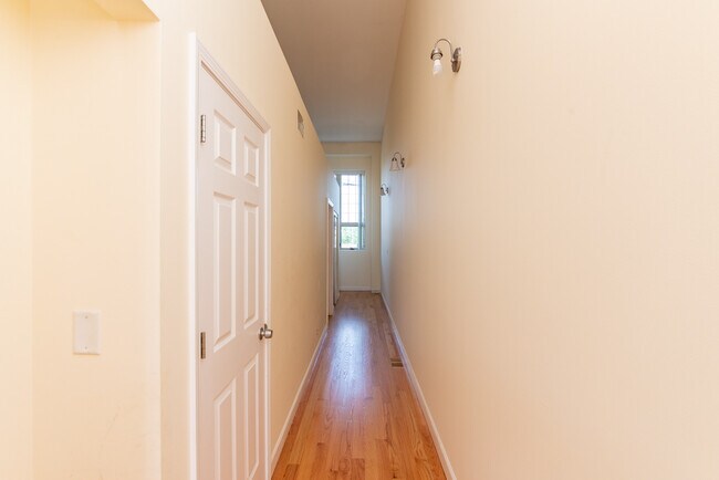 Building Photo - 2415 W 24th St