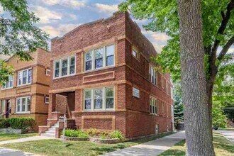 Building Photo - 6018 N Melvina Ave