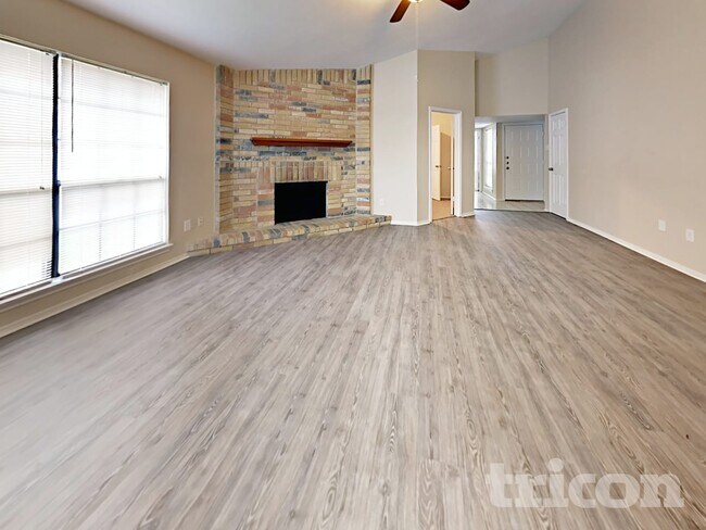 Building Photo - 7811 Bluff Trail Dr